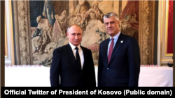 Presidenti i Kosovës, Hashim Thaçi (djathtas) dhe presidenti i Rusisë, Vladimir Putin, gjatë takimit në Paris.