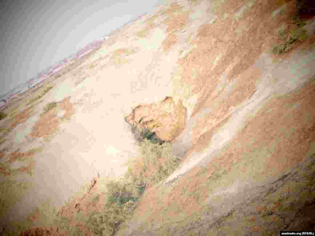 Depäniň özi-de mundan 40-50 ýyl ozalkysyndan 10-15 metr peseldi