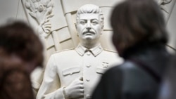 Диктаторът Йосиф Сталин, изобразен върху орелеф в чест на победата на СССР над нацистка Германия. Москва, метростанция "Таганска", 15 май 2025 
