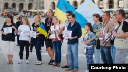 Украинцы Португалии на площади в Лиссабоне 