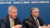 Armenia -- Head of European Union's Troika delegation Carl Bildt (left) and Minister of Foreign Affairs of Armenia Edward Nalbandian (right) at a press-conference in Yerevan, 20July2009