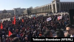 Участники митинга в поддержку Садыра Жапарова. 2 марта 2020 года.