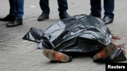 Тело Дениса Вороненкова на месте убийства