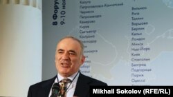 Гарри Каспаров жаҳоннинг шахмат бўйича 13-чемпиони ва тарихдаги энг буюк гроссмейстерлардан бири ҳисобланади.