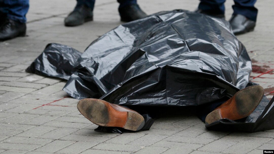 Тело Дениса Вороненкова на месте убийства 