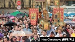 Молитвенное стояние в защиту веры и поруганных святынь у Храма Христа Спасителя. Москва, 22 апреля 2012 г