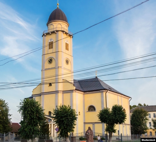 Собор Успіння Пресвятої Богородиці – конкафедральний собор Мукачівської греко-католицької єпархії