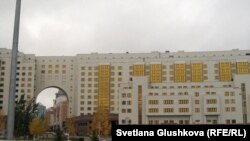 Здание правительства в Казахстане, иллюстрационное фото 
