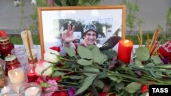 Цветы на месте убийства Никиты Белянкина