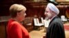 حسن روحانی در حال گفت‌وگو با آنگلا مرکل در حاشیه نشست ۷۴ مجمع عمومی سازمان ملل در ۲۴ سپتامبر ۲۰۱۹