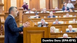 Premierul Ion Chicu în parlament, înainte de votul de investitură, 14 noiembrie 2019