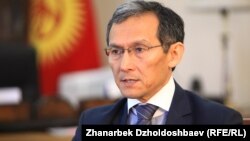 Премиерот на Киргистан, Џоомарт Оторбаев.
