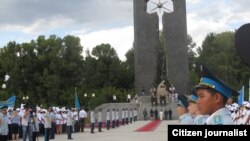 Парад в Семее по случаю 22-й годовщины со дня закрытия Семипалатинского ядерного полигона.