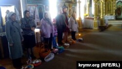 В симферопольском храме УПЦ Киевского патриархата светят куличи
