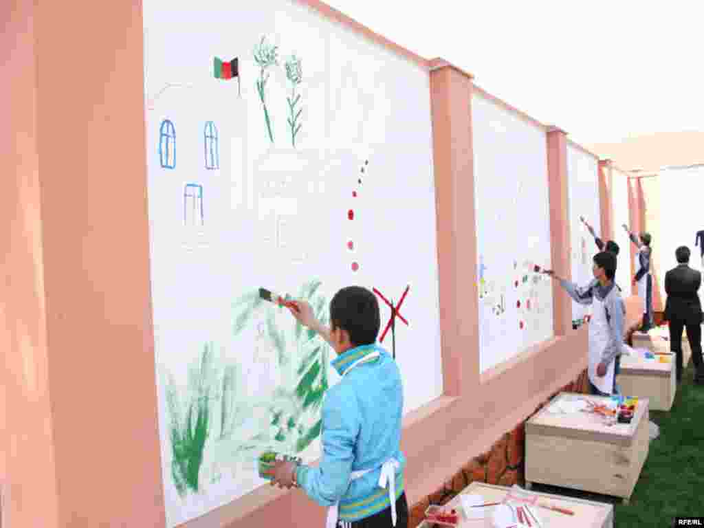 Afghanistan - Crtanje na zidovima Kabula