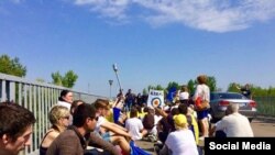 Participanții la Marșul Centenar opriți de poliția de frontieră moldoveană să intre în R.Moldova