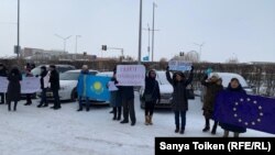 Митинг перед представительством ЕС в столице Казахстана. Нур-Султан, 26 ноября 2019 года.
