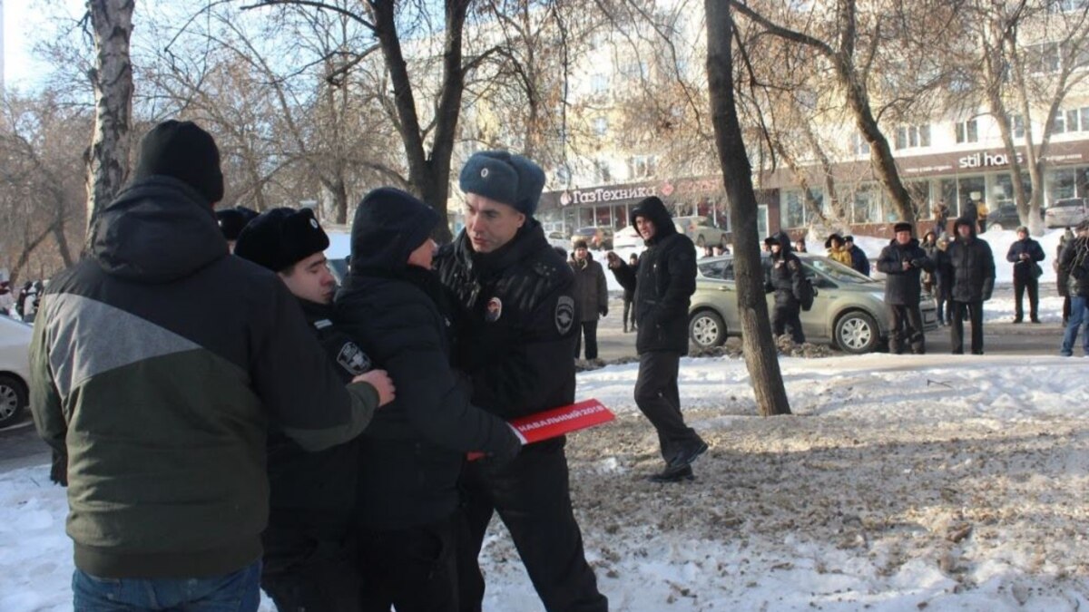 Новосибирск: полиция сорвала согласованную акцию штабаНавального