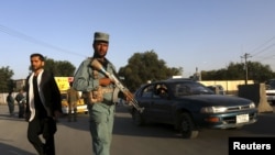 یک پولیس در شهر کابل/ Source: Reuters
