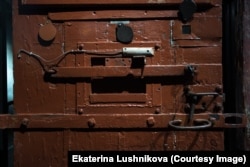 Дверь в камеру бутырской тюрьмы (экспонируется в музее ГУЛАГа, Москва)