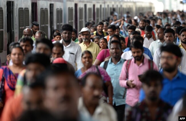 انتظار می‌رود با روند کنونی، جمعیت هند در سال ۲۰۵۰ از چین پیشی بگیرد.