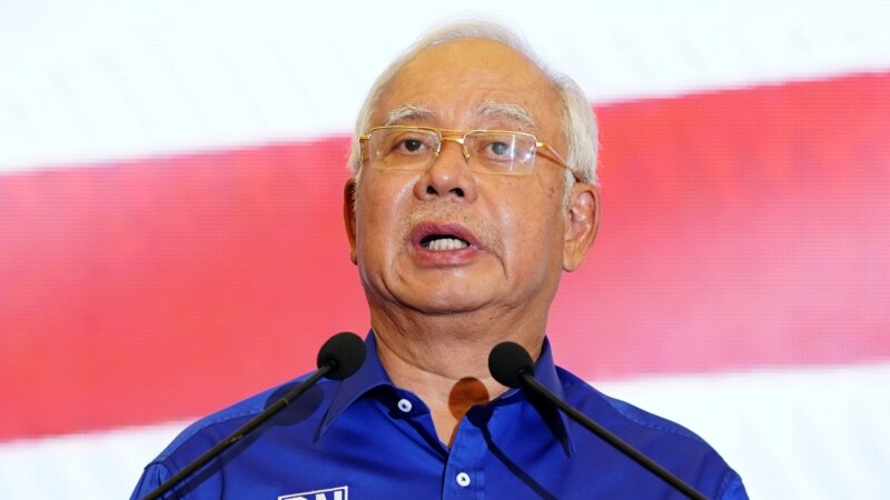 Малайзияда экс-премьерге өлкөдөн чыгууга тыюу салынды