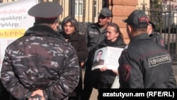 Armenia - Parents whose sons were killed in the Army in non-combat conditions want to meet with President Serzh Sarkisian, 6Nov,2014