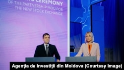 Miniștrii Economiei ai României și R. Moldova - Radu Miruță și Doina Nistor - la ceremonia de semnare a parteneriatului pentru crearea noii burse de valori. Chișinău, 15 octombrie 2025.
