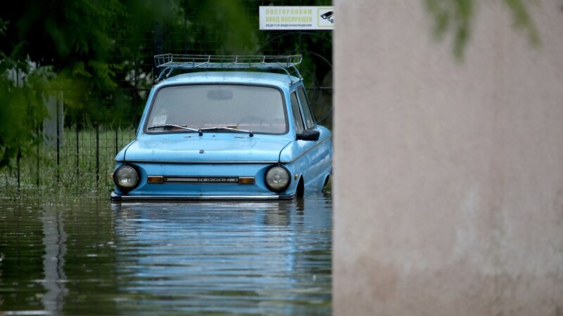 Спасатели рассказали, сколько автомобилей эвакуировали из затопленных Керчи и Ялты