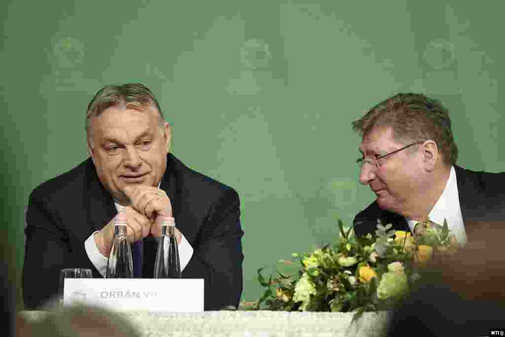 УНГАРИЈА - Унгарскиот премиер Виктор Орбан денеска повтори дека Будимпешта нема да прифати клаузула за владеење на правото поврзана со буџетот на ЕУ и фондот за закрепнување од последиците на коронавирусот, што го натера Брисел да ги предупреди Унгарија и Полска дека Унијата е подготвена да продолжи и без нив.