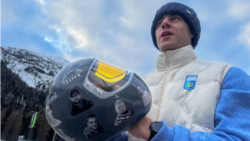 Украиналық скелетоншы шлеміне соғыста қаза тапқан спортшылардың суретін жабыстырып шықты