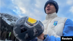 Напередодні скелетоніст Владислав Гераскевич повідомив, що МОК заборонив йому використовувати шолом із фотографіями загиблих українських спортсменів