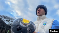 Напередодні скелетоніст Владислав Гераскевич повідомив, що МОК заборонив йому використовувати шолом із фотографіями загиблих українських спортсменів