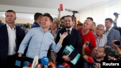 Ukrayna prezidenti Volodymyr Zelenskiy tərəfdarları arasında