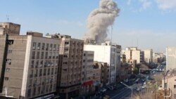 28 თებერვალს, თეირანის თავზე ჩანს კვამლი მას შემდეგ, რაც ისრაელმა განაცხადა, რომ ირანზე „პრევენციული დარტყმა“ განახორციელა