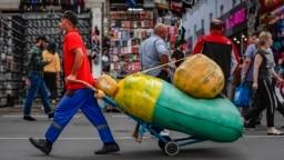 Migrant laborers work at a market in Moscow in 2021.