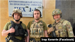 Ігор Копитін, Кирило Буданов та Роман Машовець у Сєвєродонецьку у 2022 році. «Українська правда» після ДТП за участі авто нардепа Ігоря Копитіна встановила, що його водій пов’язаний із ГУР і користується оперативними документами (розслідування оприлюднене у вересні 2024 року)