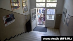 Prvi dan škole, OŠ "Majka Jugovića", Beograd (arhivska fotografija, 03.09.2012.)