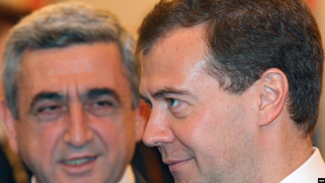 Medvedev and Sarkisian at a meeting in June