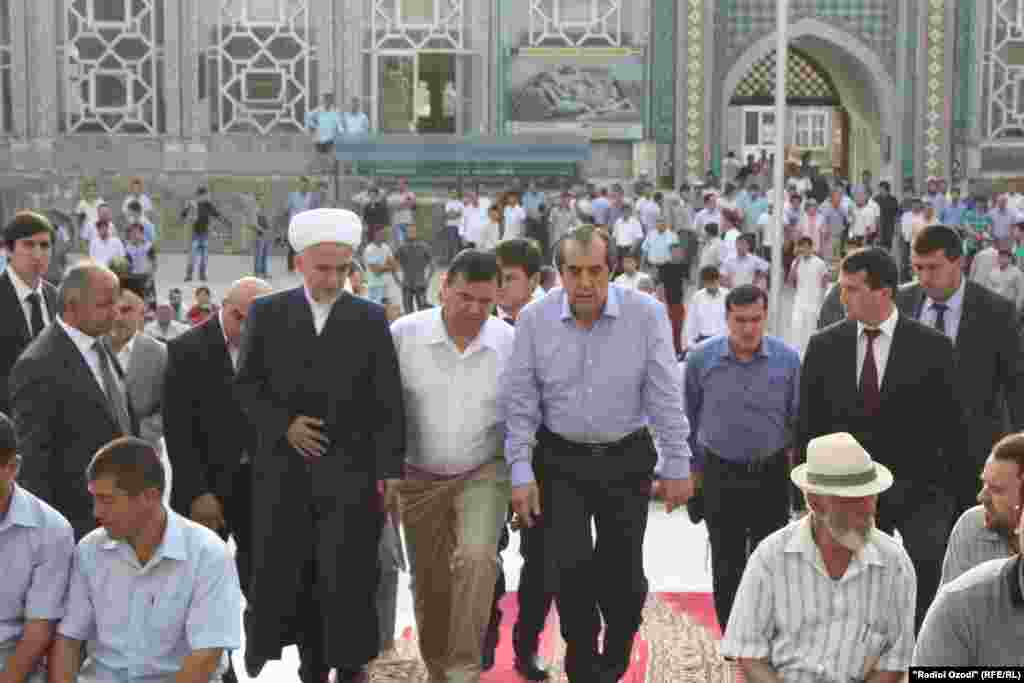  Tajikistan, Dushanbe, Id al Fitr, mosque, Ramathon holiday,Saidmukaram Abdulqodirzoda mufti, masjid, 08082013