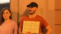 თორინიკე თოშხუა პლაკატით. 2026 წ. ივლისი