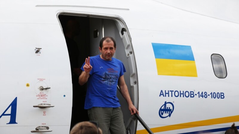 Джемілєв та Чубаров зустрілися зі звільненим кримчанином Балухом