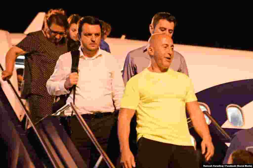 КОСОВО - Косовскиот премиер во оставка, Рамуш Харадинај, изјави дека на средбата со американските сенатори Рон Џонсон и Крис Марфи од него не било барано да се пронајде одреден компромис во односите со Белград.
