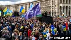 51% українців вважає, що найкращим варіантом гарантування безпеки для України був би її вступ до НАТО – опитування