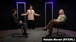 Natalia Morari, Ilia Trombițki, Evgheni Camenscic, mai 2020, în studioul Europei Libere