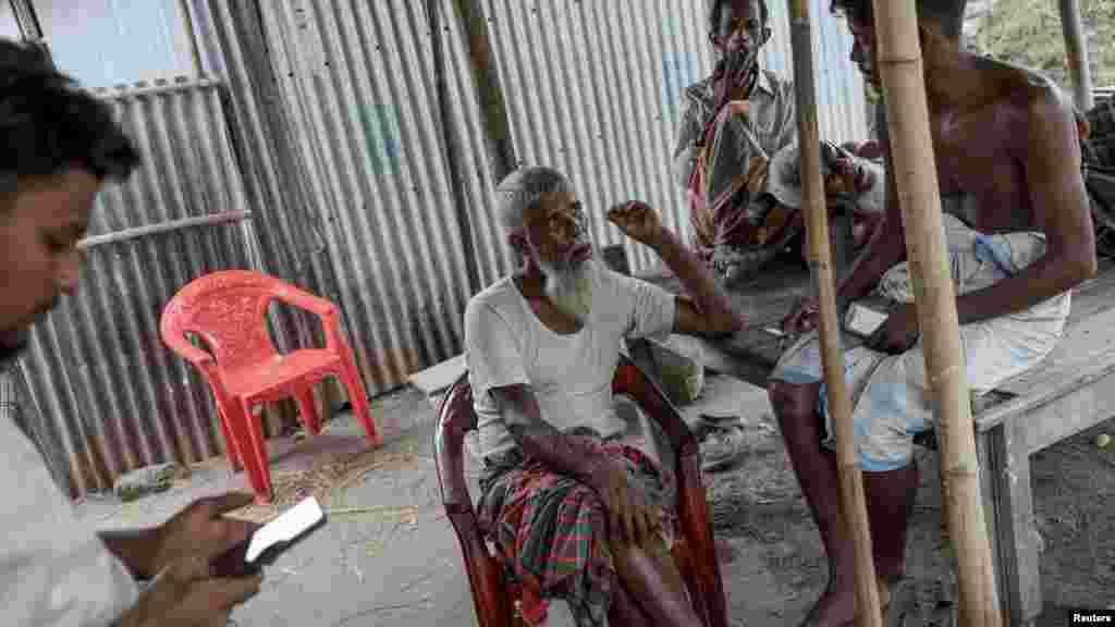 A tudósok szerint a Kusim családját is sújtó események a klímaváltozás látható jelei, az okuk pedig az, hogy a Brahmaputra és a Teesta folyókat tápláló himalájai gleccserek olvadása felgyorsult