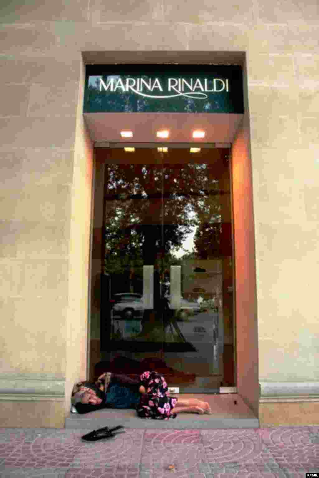 Milyonçu şəhərin yoxsulları #31