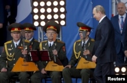 Președintele Vladimir Putin, marți, la Forumul militar rus de Kubinka, lîngă Moscow, June 16, 2015