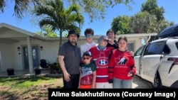 Алимә һәм Марат Сәләхетдиновлар гаиләсе