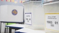 Glasačke kutije na biralištu u prvom krugu lokalnih izbora na Kosovu, 12. oktobra 2025.